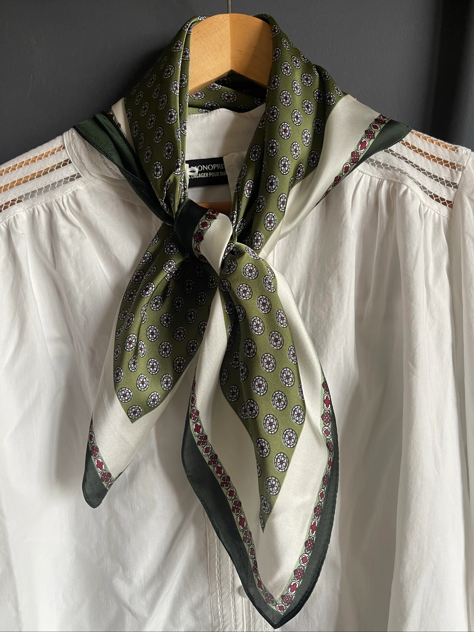 Foulard chic kaki vert anglais 70x70